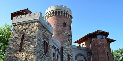 Castelul Țepeș din Parcul Carol (1) FOTO wikipedia JPG