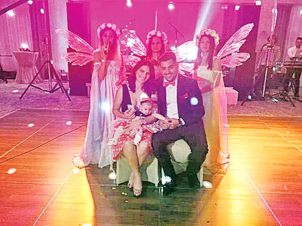 
    Ellie White şi Doru. Alexis Maria a avut  tort în formă de  Minnie Mouse  