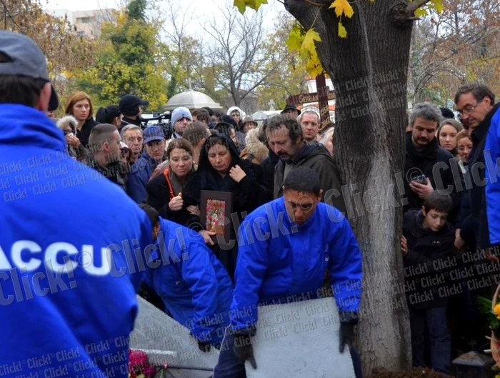 Înmormântarea lui Şerban Ionescu, la Cimitirul Bellu din Bucureşti. (Foto: Cezar Preda)