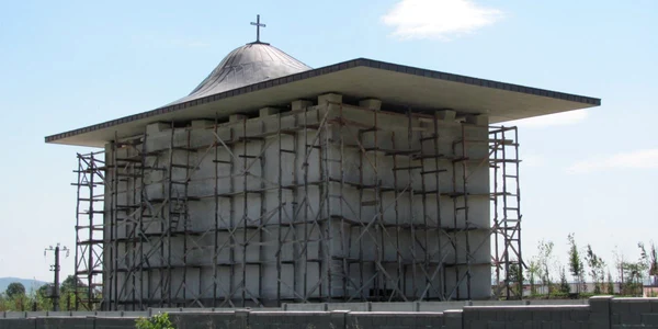 Biserica mai are nevoie de lucrările de finisare
