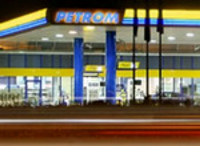 Petrom ieftineşte, de marţi, carburanţii