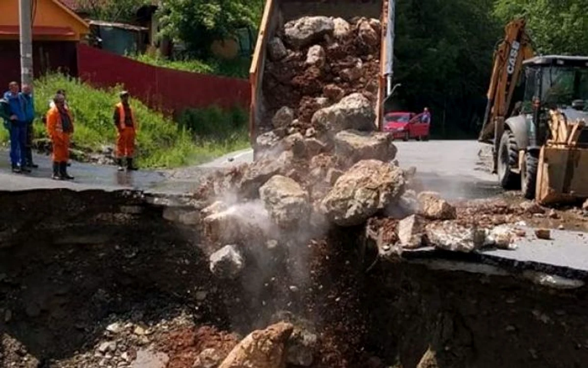 valea jiului drumul rupt de viituri