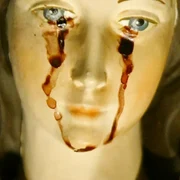 statuie a Fecioarei Maria plânge cu lacrimi de sânge FOTO: X/@Deep_biblestudy