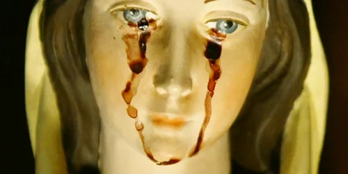 statuie a Fecioarei Maria plânge cu lacrimi de sânge FOTO: X/@Deep_biblestudy