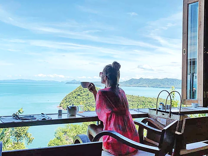 Ce bine e să-ţi bei cafeaua de dimineaţă având în faţă un asemenea tablou!