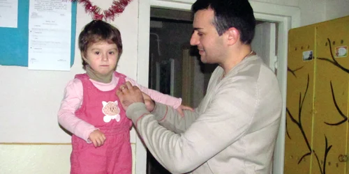 Părinţii spun că Larisa Tripa s-a adaptat foarte bine la sistemul de creşă
