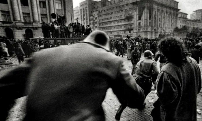 Cealaltă faţă a Revoluţiei şi optimismul imens al românilor: E suficient să se schimbe regimul şi ne umplem de bani jpeg