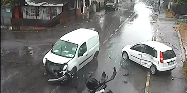 VIDEO Un râmnicean a scăpat cu viaţă dintr-un grav accident rutier