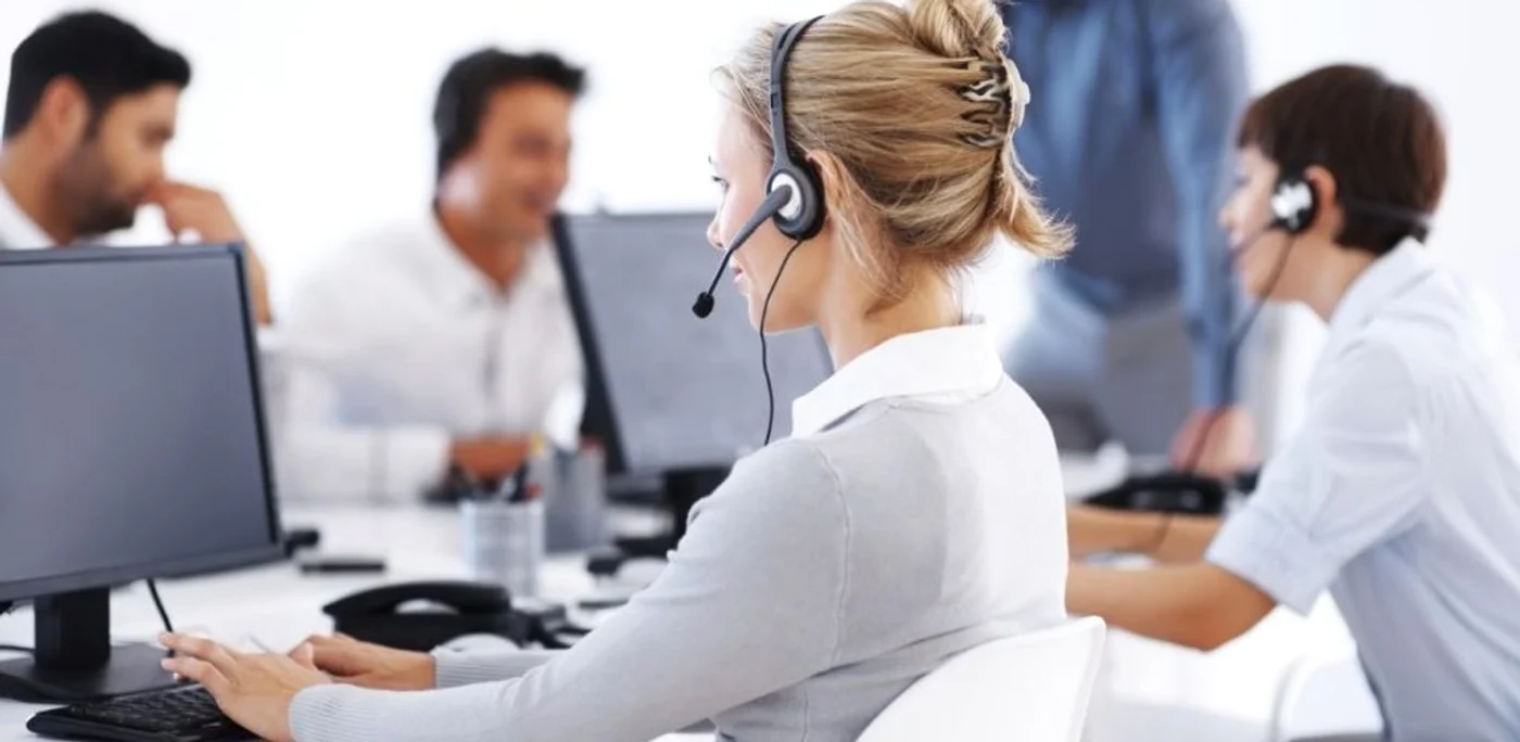 
    La call center-ul ANOFM dau informații despre șomajul tehnic opt persoaneFoto: nocash.ro  
