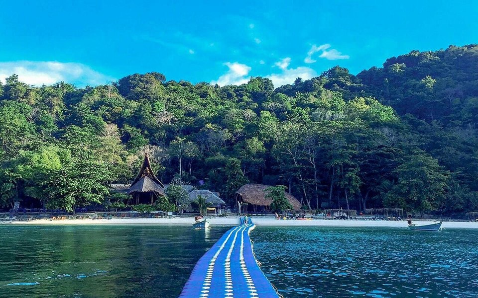 Cea mai aglomerată destinație de vacanță din lume: are 118 turiști la un localnic. Este căutată și de români