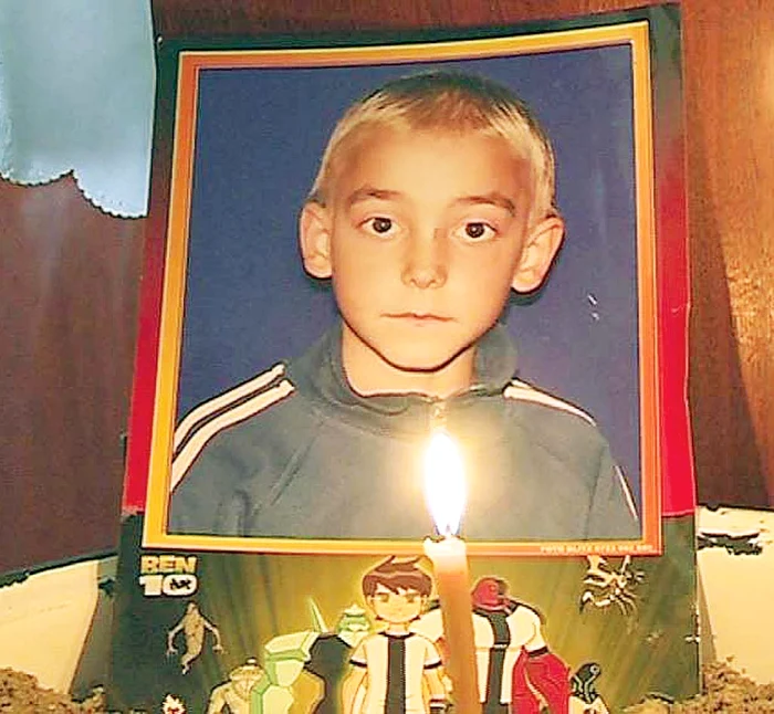 
    Cadavrul copilului a fost  găsit abia ieri dimineaţă (FOTOGRAFII: Neptun TV)  