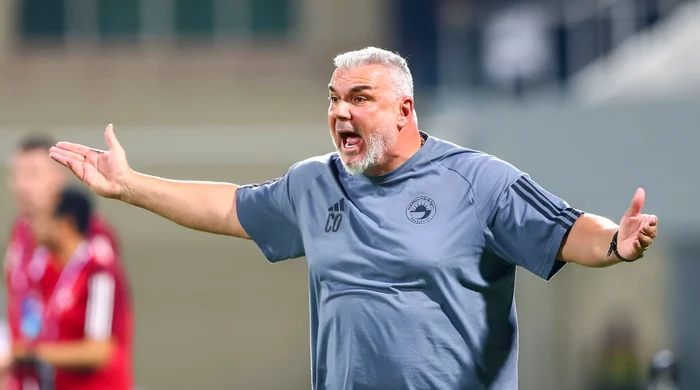 Cosmin Olăroiu antrenează de 13 în Asia. Foto Al Sharjah
