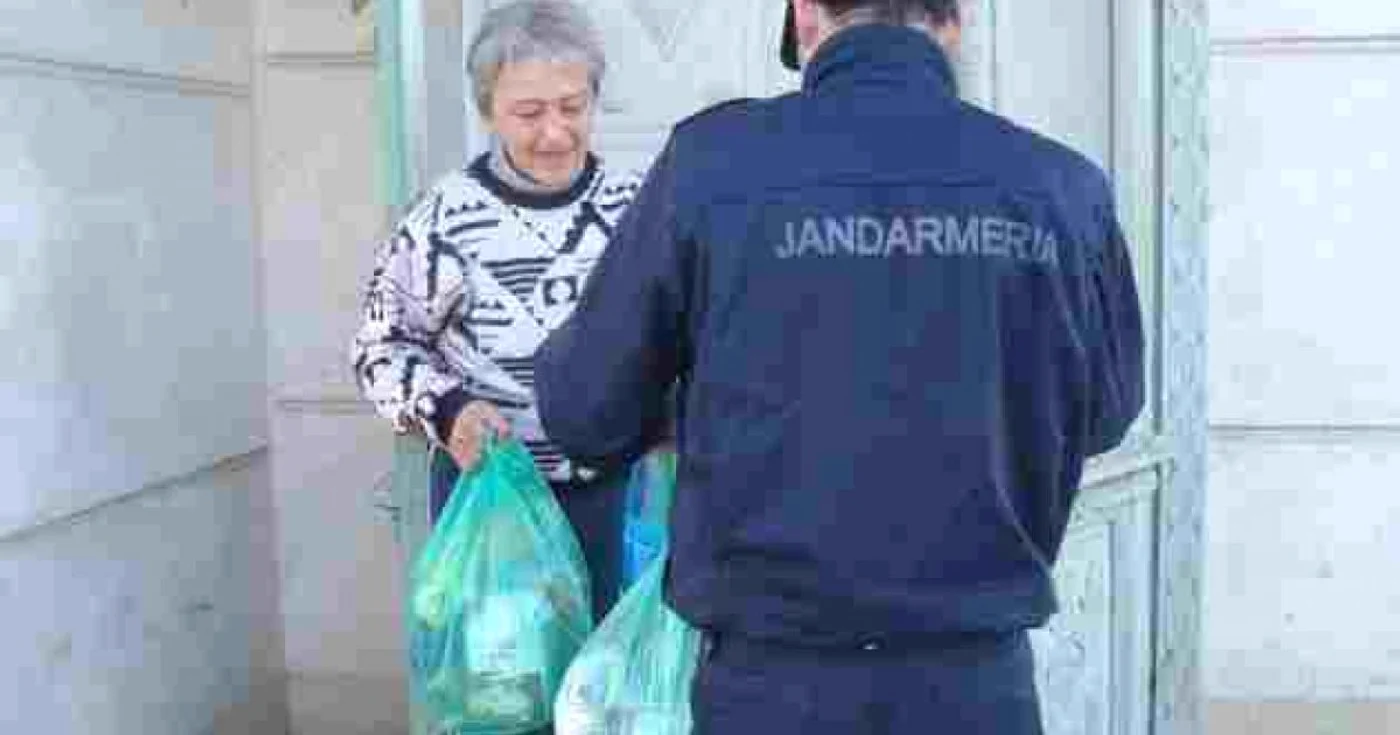Ajutoarele au fost duse din casă în casă