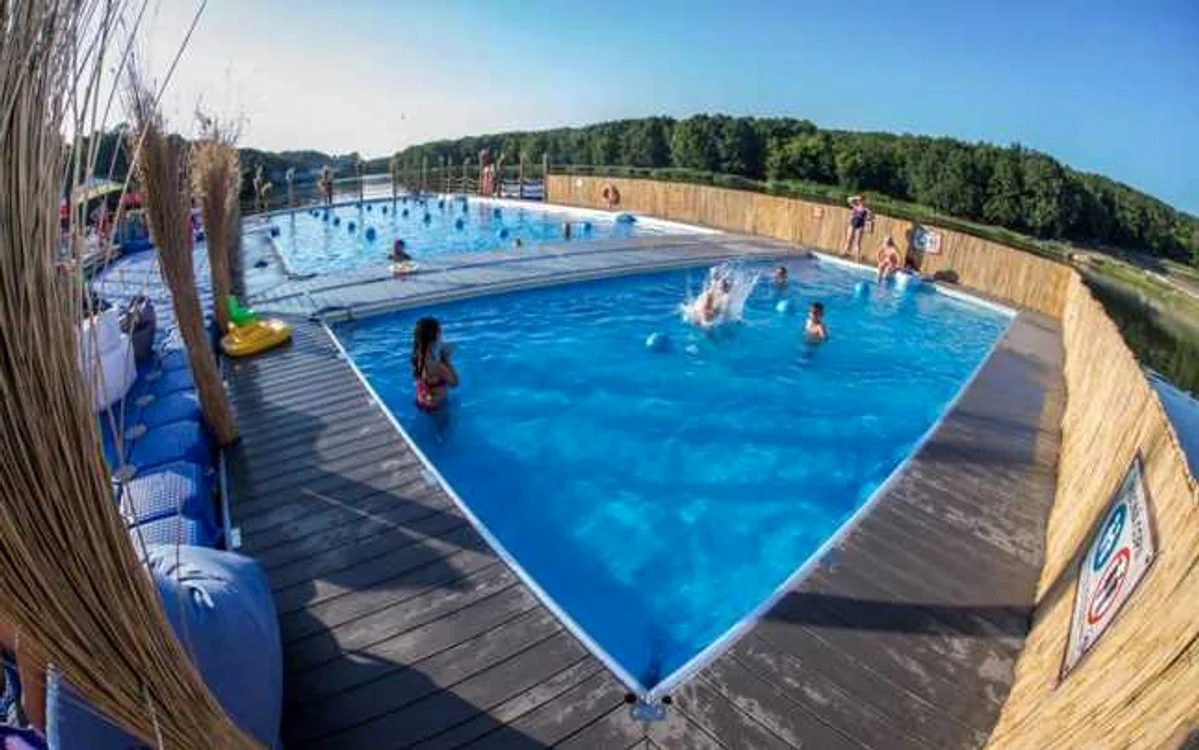 Alin Burcea, preşedintele ANAT, susţine că una dintre problemele cu care se confruntă litoralul românesc este numărul scăzut de piscine