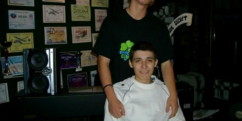 Alexandru Curtaşu (jos), alături de un bun prieten