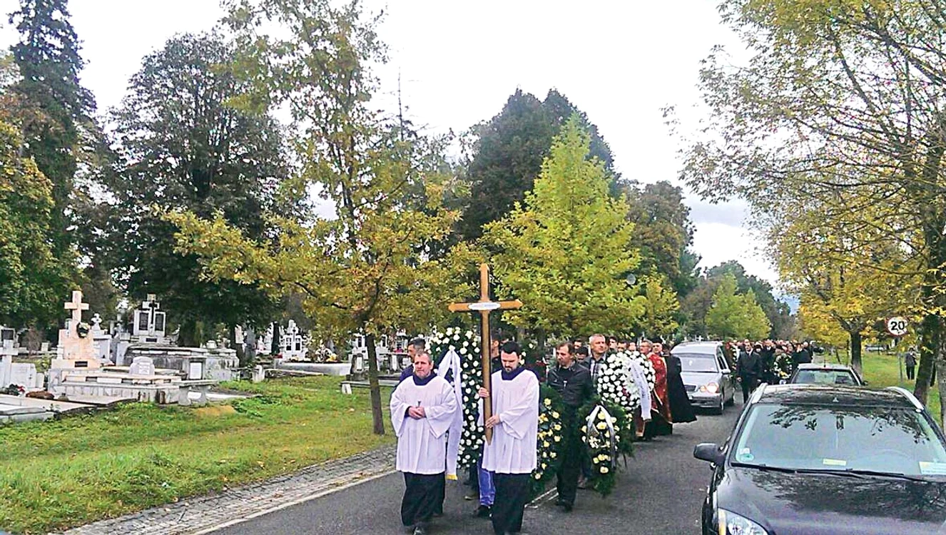 Cortegiul a fost  deschis de un sobor  de 8 preoţi catolici