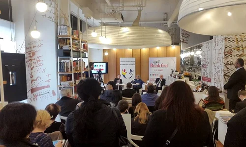 Scriitorii israelieni Zeruya Shalev, Fania Oz Salzsberger şi Meir Shalev, la Bookfest 2016 jpeg