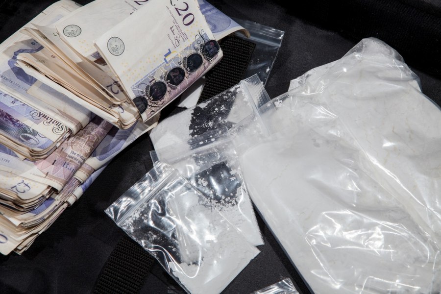 Români arestați împreună cu alte zeci de persoane implicate în 60 de crime. Rețeaua europeană din care făceau parte