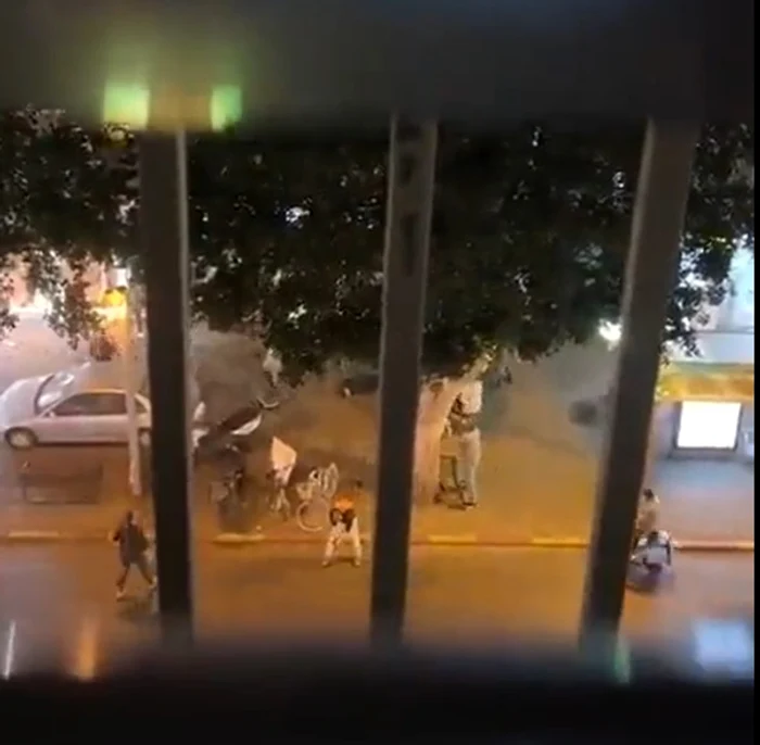 Un martor a filmat momentul în care oamenii sunt împușcați. Foto: Captură video