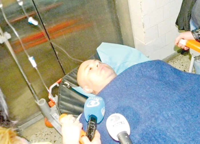 Comisarul Gheorghe Barbu a fost înjunghiat în abdomen (fotografii: gazetanouă.ro)