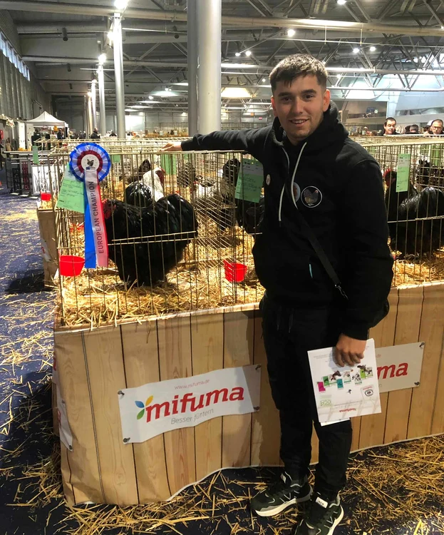 Radu Tuștean și pasărea vedetă FOTO arhivă personală