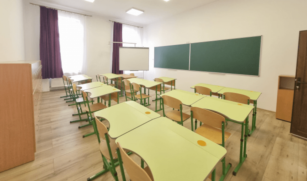 Elev de 13 ani, victima violenței colegilor de la școală din cauza unui defect de vorbire 