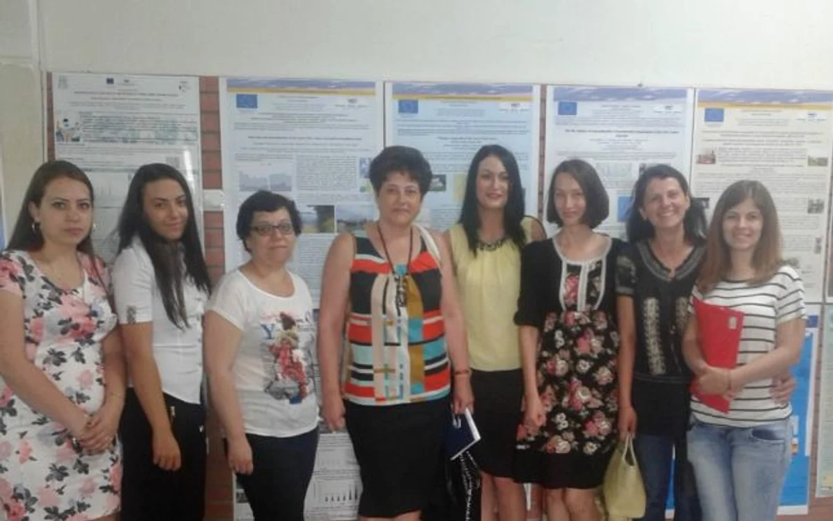 Antoaneta Ene (centru)  şi o parte dintre studenţii săi Foto: arhiva personală