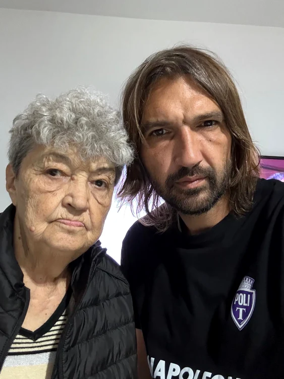 Dan Alexa alături de femeia care i-a dat viață - Foto: social media 