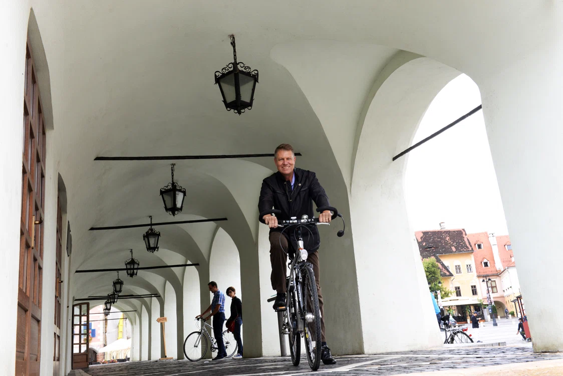 
    Până se va instala la Cotroceni, Klaus Iohannis pleacă într-o scurtă vacanță  