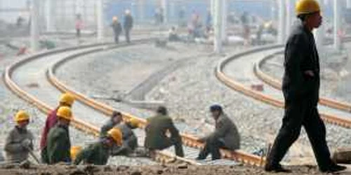 Mai mulţi ingineri chinezi au inspectat, la începutul lunii iunie, calea ferată Beijing-Shanghai