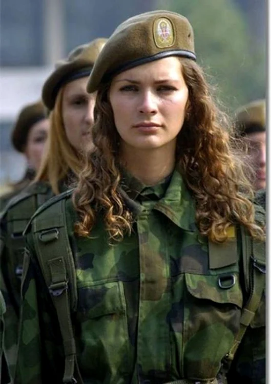Cele mai frumoase femei soldat din lume - Serbia se bazează pe doamnele şi domnişoarele din armată