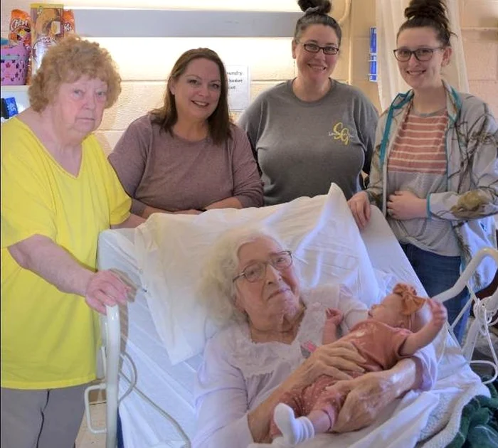 „Șase generații în viață. MaeDell, Frances, Gracie, Jacqueline, Jaisline și Zhavia” (foto: Facebook)