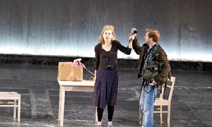 O piesă cu bărbaţi care plîng jpeg