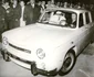 Nicolae Ceauşescu la volanul primului autoturism Dacia 1100 (© „Fototeca online a comunismului românesc”, cota: 169/1968)