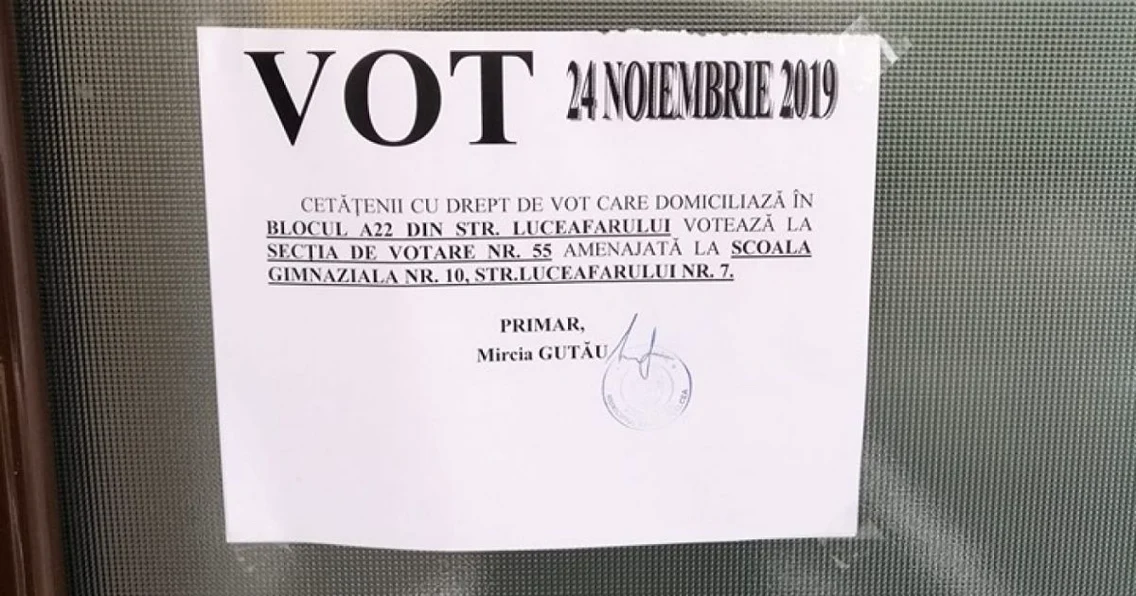 Anunţuri cu votarea din 24 noiembrie înainte de votarea din 10 noiembrie în Râmnicu Vâlcea Foto Cristian Călin