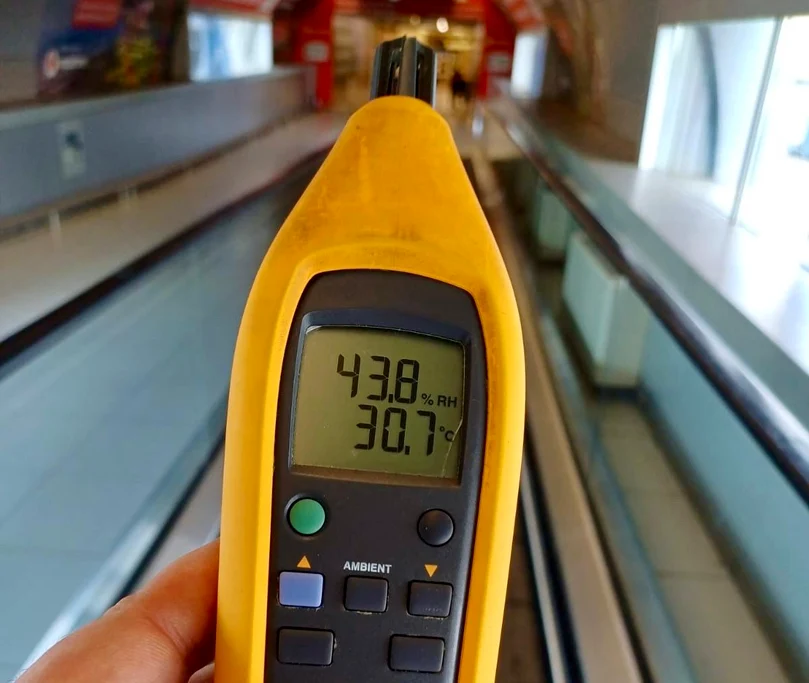 Temperaturi sufocante în aeroportul Otopeni FOTO: ANPC