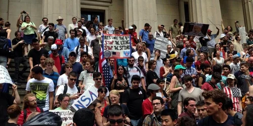 protest sua foto twitter