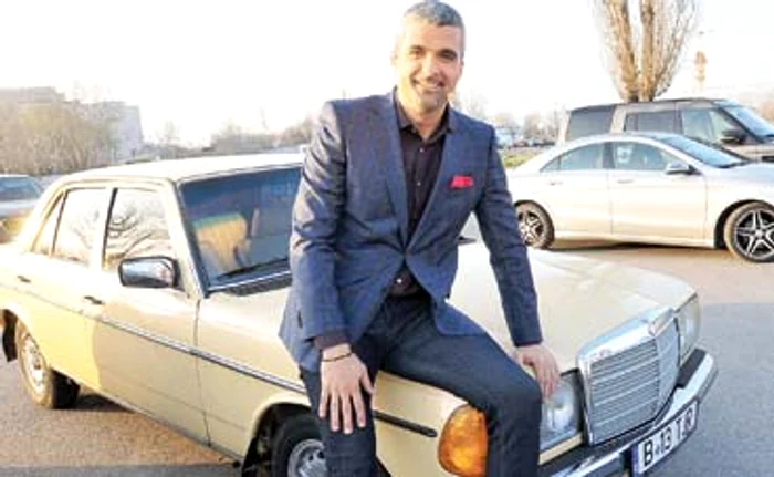 
    Aurelian Temişan merge la  serviciu, la Antena 1, cu această  “bijuterie” fabricată în 1982  