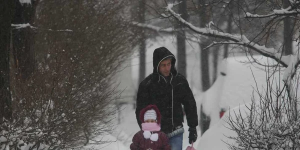 Ieşenii au făcut faţă cu greu căderilor de zăpada 