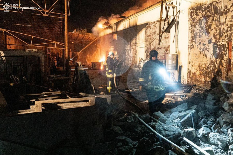 Rusia a atacat Ucraina cu zeci de drone și rachete în timpul nopții. Incendiu la o fabrică din Ternopil