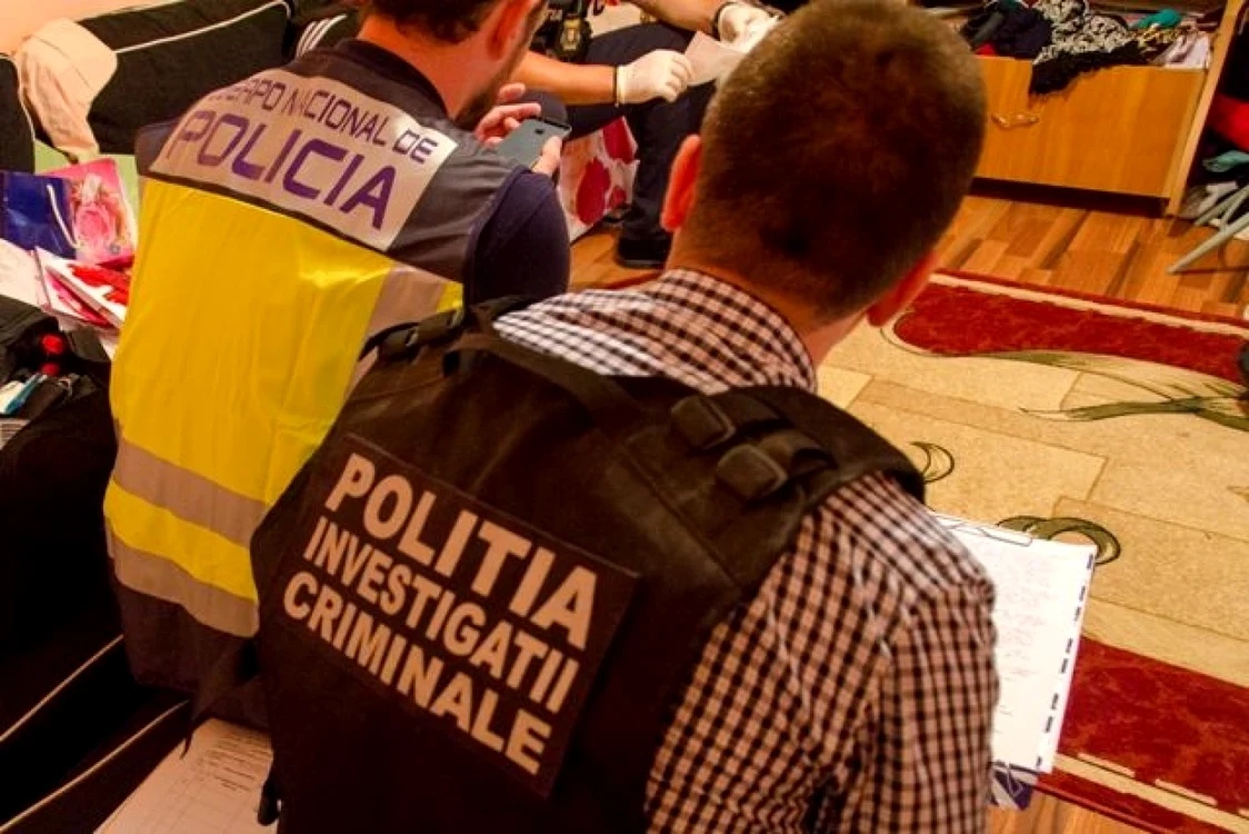 Poliţiştii spanioli şi cei din Călăraşi au descins la Budeşti FOTO IPJ Călăraşi