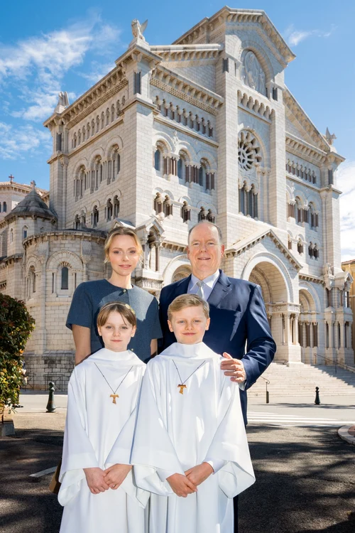 Prințul Jaques și Prințesa Gabriella de Monaco cu părinții jpg