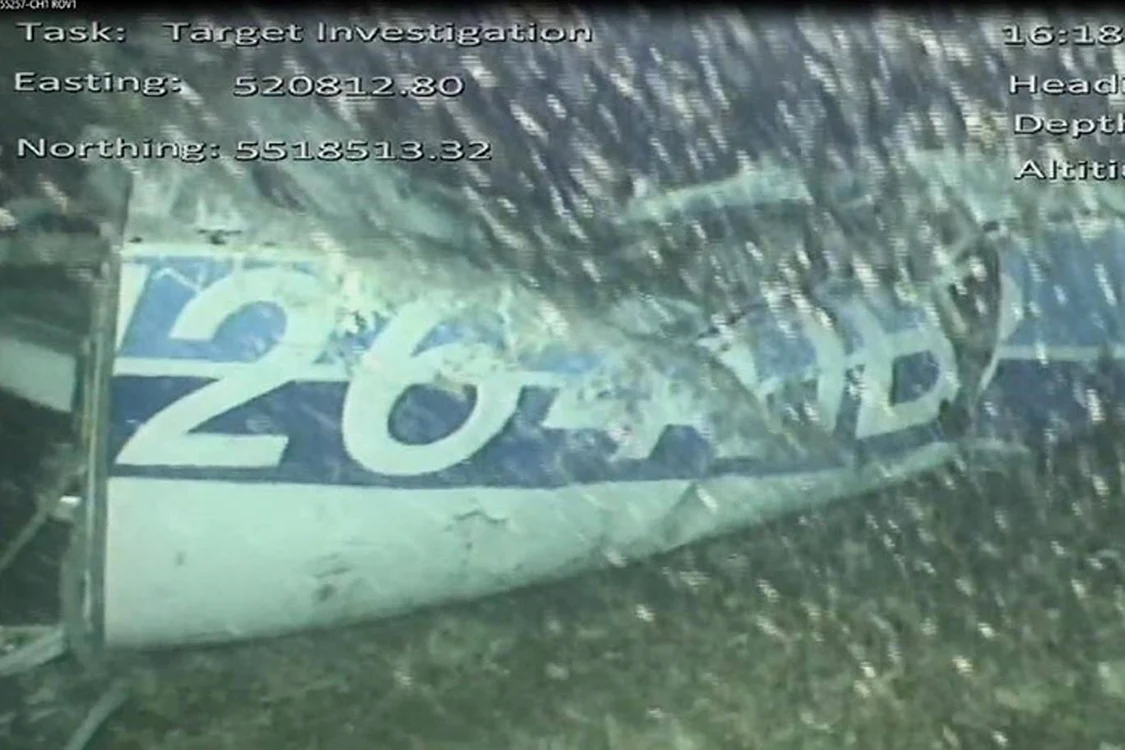 Epava avionului a fost găsită pe fundul mării