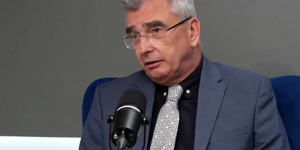 petrisor peiu foto adevarul png