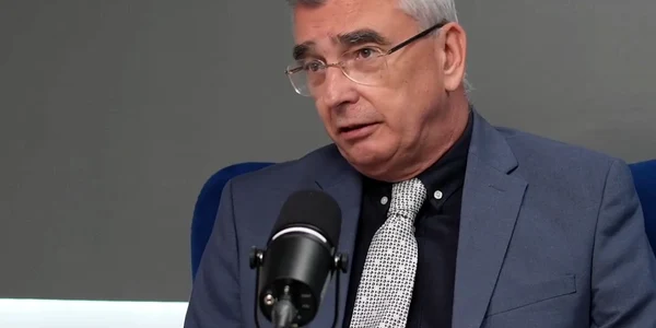 petrisor peiu foto adevarul png