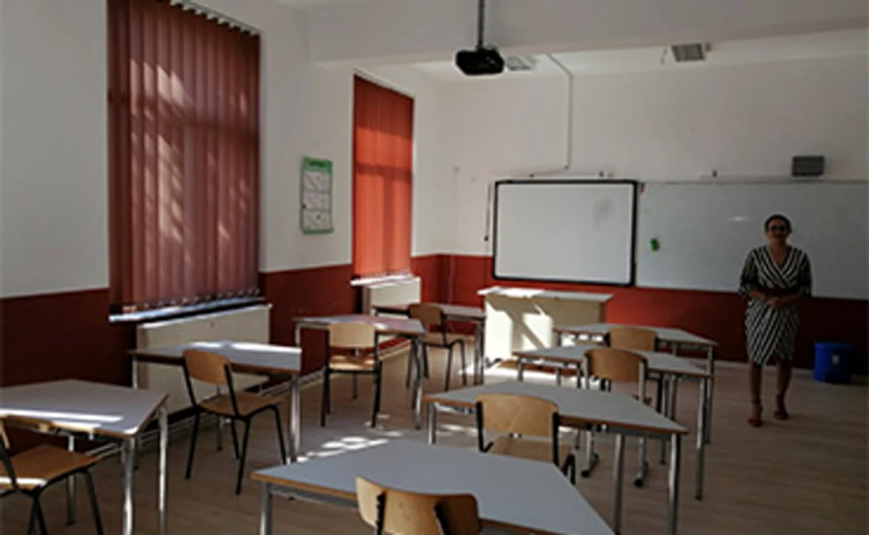 
    Aşa arată o sală de clasă în comuna CorlăteniFoto: adevarul.ro  
