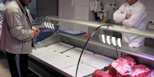 În magazine se mai găseşte doar carne de vită şi de pui