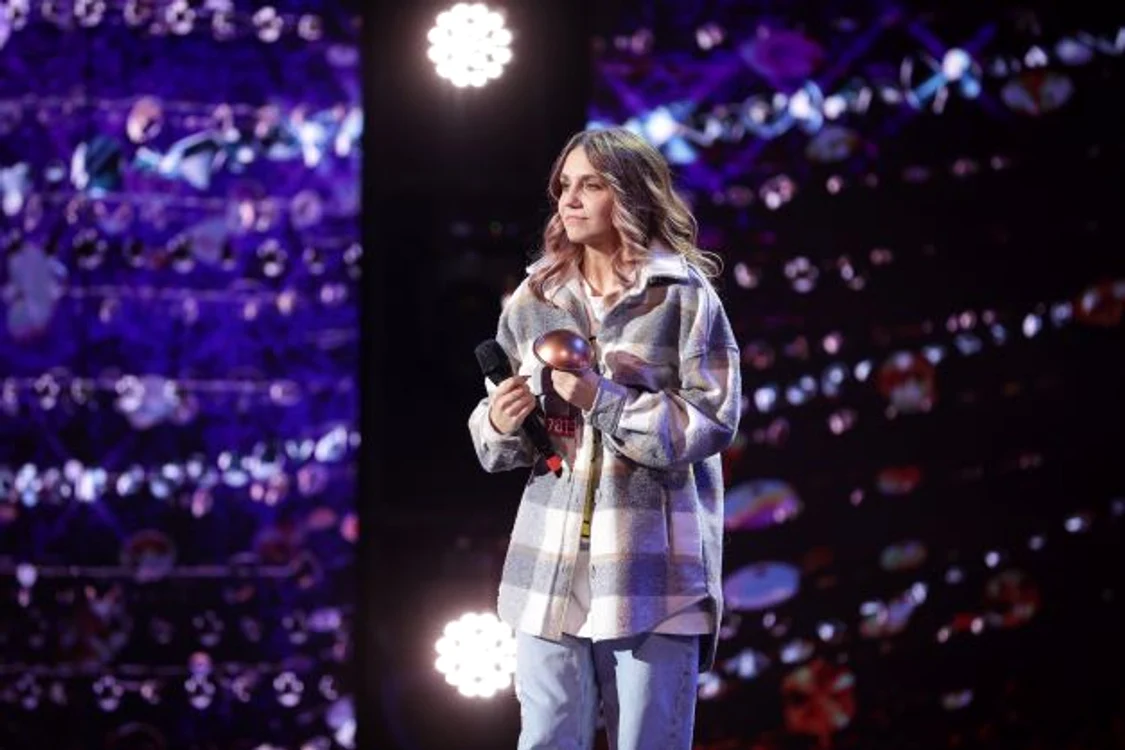 Rebeca Bană pe scenă la Românii au talent