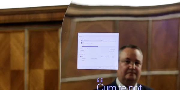 ION, consilier cu inteligență artificială la Guvern, vorbește cu premierul Ciucă | Foto Inquam Photos / Octav Ganea