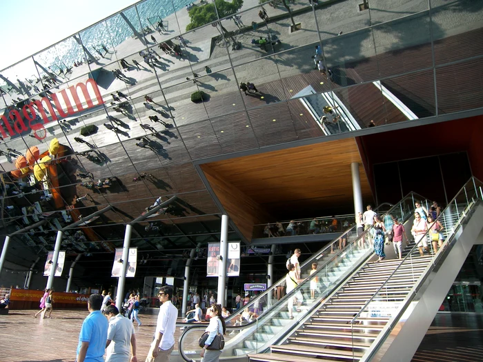 Aha, deci aşa arată Occidentul!  jpeg